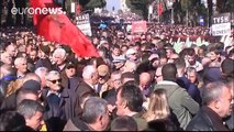 Miles de opositores piden la dimisión del Gobierno en las calles de Tirana