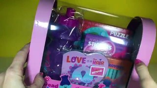 DreamWorks Trolls Valentines Day Mailbox Gift Set