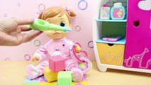 Muñeca Pekebaby Emma IMC Toys | La bebé aprende a hablar, come papilla y juega