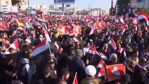Miles de seguidores del clérigo chii Muqtada al Sadr salen a las calles de Bagdad para exigir…