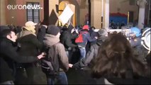 Choques entre policías y estudiantes de la universidad de Bolonia