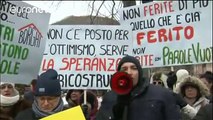 Los afectados por los terremotos que sacudieron el centro de Italia exigen poder regresar a sus…