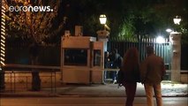La Policía griega investiga el lanzamiento de una granada contra la embajada Francesa en Atenas