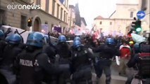 Violentos enfrentamientos durante una marcha contra las reformas del gobierno de Renzi… - world