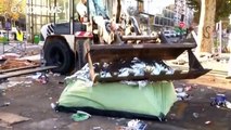Policías antidisturbios desmantelan un campamento de inmigrantes y refugiados en París - world