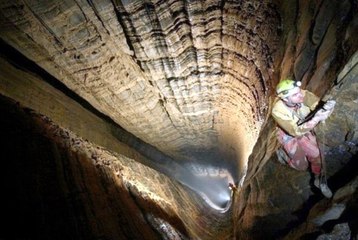 Rusya'nın Dünyanın En Derin Mağarasına İnmesi Tam 1 Hafta Sürdü