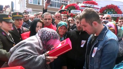 Sakarya’ya şehidini dualarla uğurladı