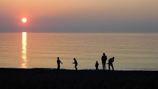 Штиль, закат,апрель. Лиепая(прибой).