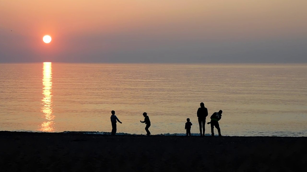 Штиль, закат,апрель. Лиепая(прибой).
