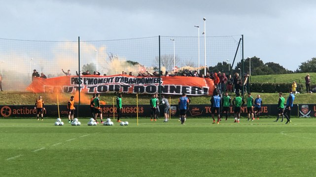 Les supporters lorientais encouragent les Merlus à la veille du derby de Ligue 2 à Brest