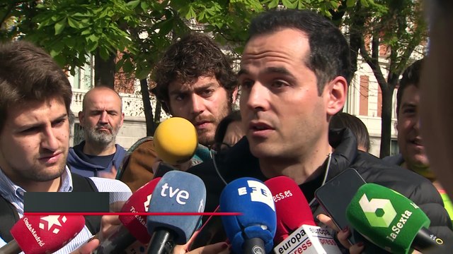 Cs presiona para apartar a Cifuentes y el PSOE pide moción