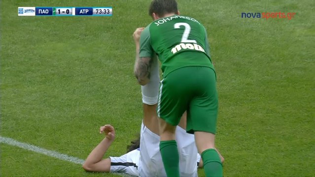 Mattias Johansson and Amr Warda AMAZING fair play - Panathinaikos vs Atromitos - 15.04.2018