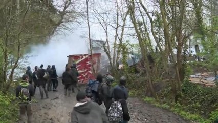 Notre Dame des Landes, nuovi scontri tra polizia e zadisti
