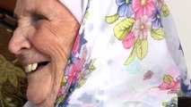 Gjyshja që po 'çmend' rrjetin / 104-vjeçarja nga Gjilani që përdor celularin si një 20-vjeçare