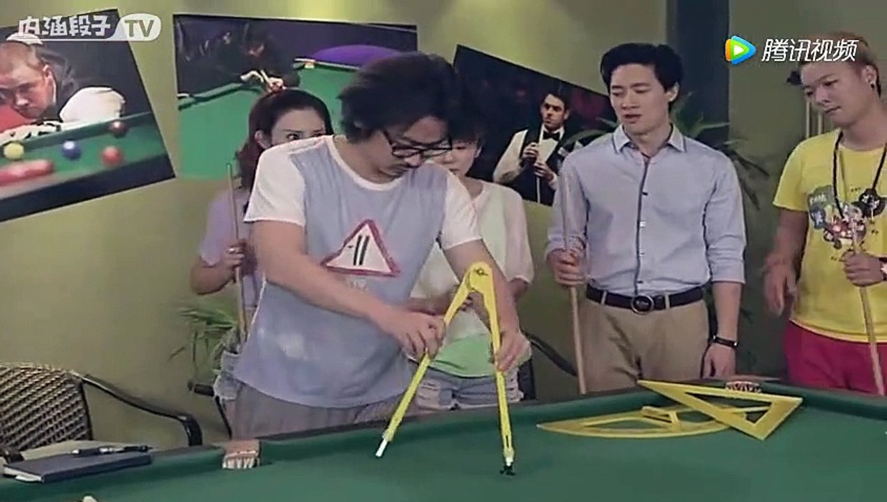 A Engineer play pool