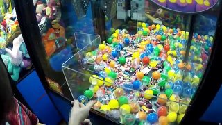 #115 WINNING at the claw machine! CAPSULE PRIZES!!