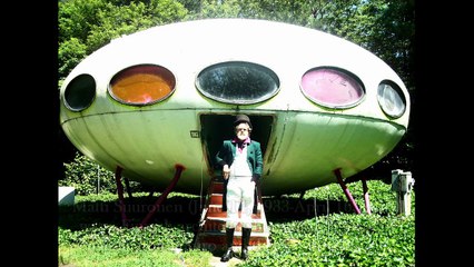 UFO House/Futuro Flying Saucer Home (Axis Video)