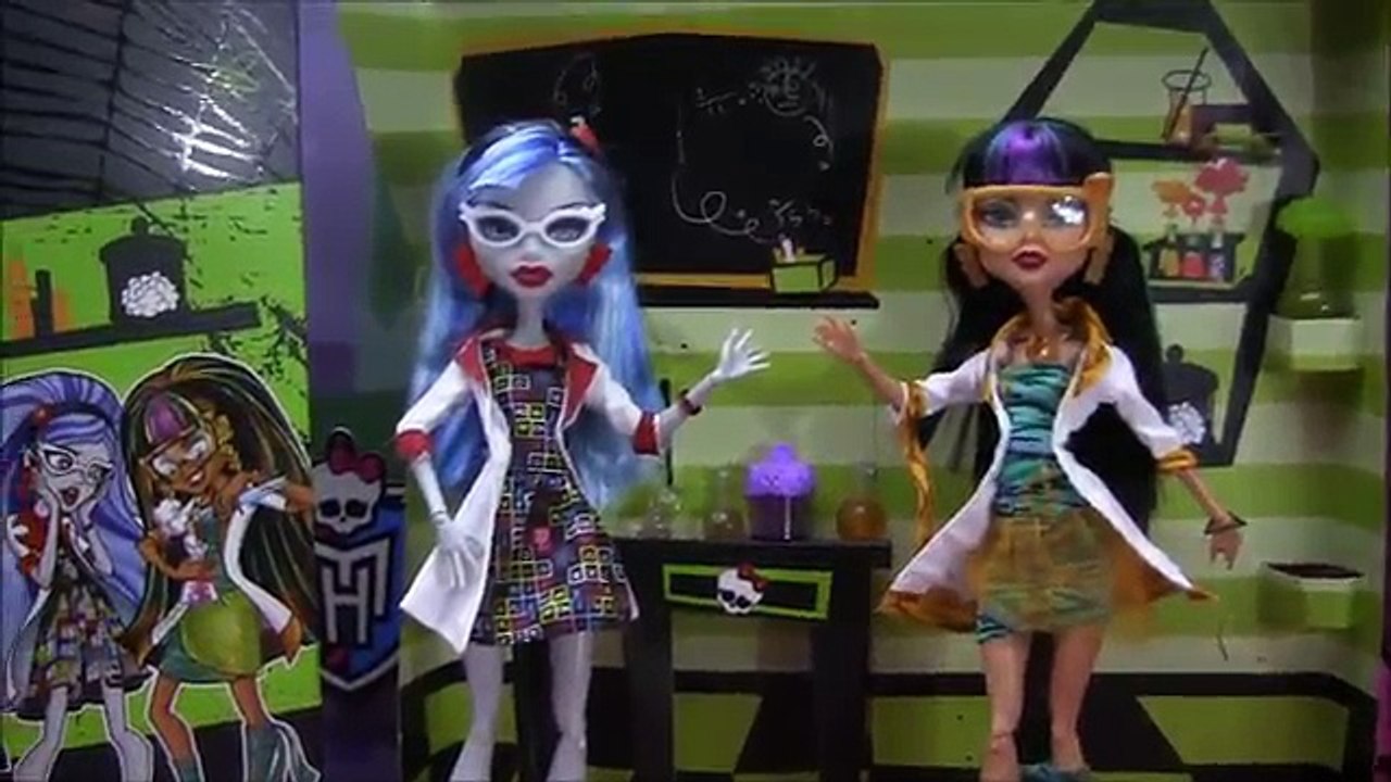 MONSTER HIGH LAB PARTNERS GHOULIA YELPS AND CLEO DE NILE 2 PACK REVIEW VIDEO !!! :D!!