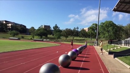 Pilates Topu Sörfüyle Dünya Rekoru Kıran Genç