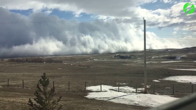 Ces nuages avalent tout sur leur passage : magnifique et terrifiant