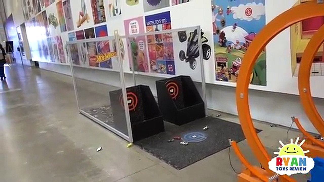 DISNEY CARS 3 Toys Collection Mattel Tour + Worlds Largest Hot Wheels Race Track