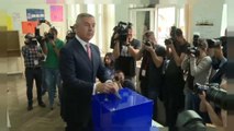 Djukanovic na frente para a presidência de Montenegro