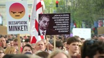 헝가리 국민 10만 명 대규모 반정부 시위 / YTN