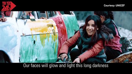 Cô bé mù hát về Syria và niềm hy vọng của những đứa trẻ