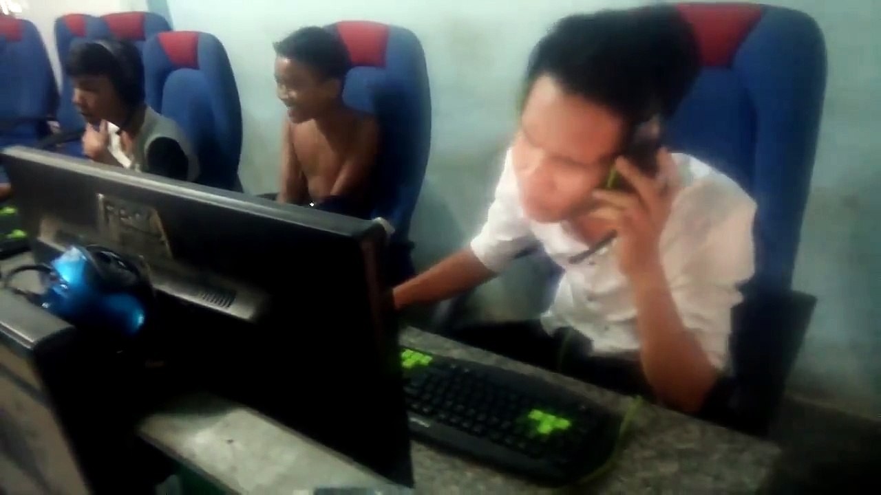 phia sau 1 co gai