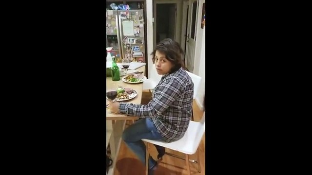 Elle aurait JAMAIS dû lui offrir ce pistolet NERF...