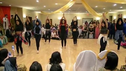 Hot Girls Performance in Indian Wedding Dance