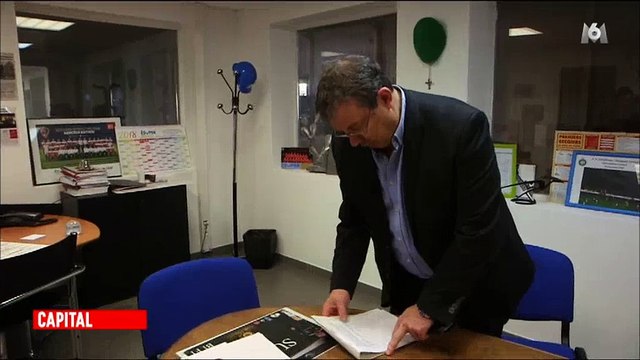 Un patron reçoit une lettre anonyme pour dénoncer un salarié qui abuse des arrêts maladie - Regardez