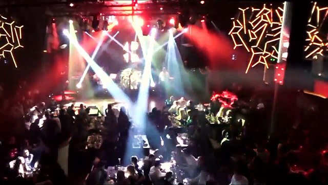 Νικολέττα Πετμεζά - Αυτή Είναι Η Διαφορά Μας - Live 2017 HD