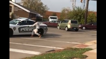 Un policier s’échappe en volant une voiture de police