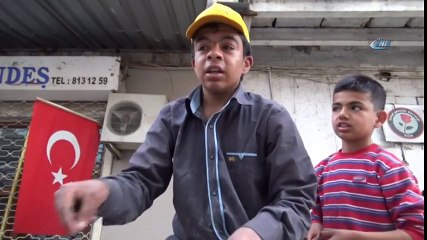 Suriyeli 15 Yaşındaki Çocuk 9 Kişilik Ailesinin Geçimini Çöpten Sağlıyor
