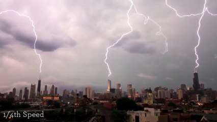 Ağır çekimde yıldırım düşmesi