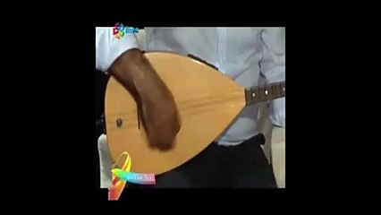 'Bağlamadan başka bir şey çalmam' diyen Demirtaş hünerini sergiledi