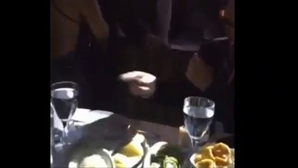 Orhan Gencebay Hülya Avşar&#39;ın poposunu tokatladı