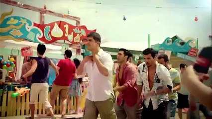 İşte Sıla ile Özcan Deniz&#39;in tartışılan &#39;Bollywood&#39; temalı reklamı