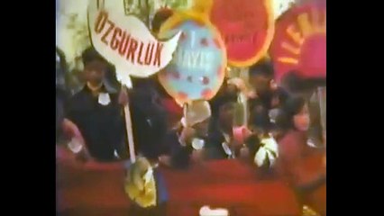 Timur Selçuk&#39;un sesinden 1 Mayıs Marşı