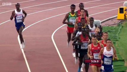 İngiliz atlet Mo Farah, su molası vermesine rağmen altın madalyanın sahibi oldu
