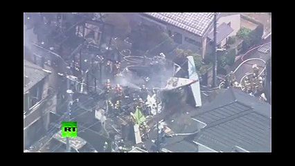 Tokyo&#39;da bir jet uçağı evlerin üzerine düştü, 3 kişi hayatını kaybetti