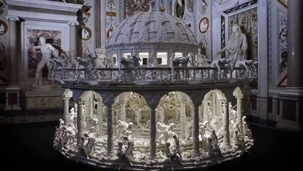 İngiliz sanatçıdan muhteşem heykel: Her şey düşer