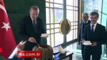 Cumhurbaşkanı Erdoğan, muhtarlara balkabağında aşure dağıttı