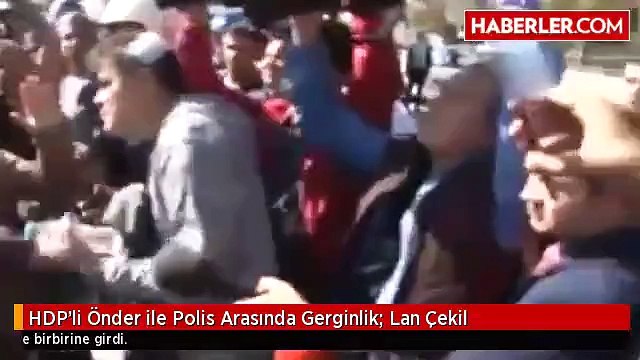 Sırrı Süreyya Önder'den alana girmesine izin vermeyen polise: Lan çekil!