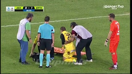 Sağlık ekibi, sakatlanan futbolcuyu darp etti!
