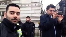 Davutoğlu'nun korumasını trollediler: Burası İngiltere; sizin faşist Türkiye değil