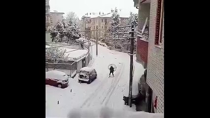 Bursa sokaklarında bir &#39;paramotorcu&#39;