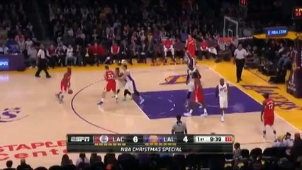 NBA oyuncusu Larry Donnell rakibinin atamadığı sayıyı kendi potasına attı