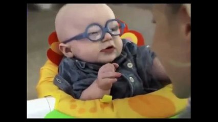 Annesini ilk kez gören bebeğin ‘ısırmalık’ anı